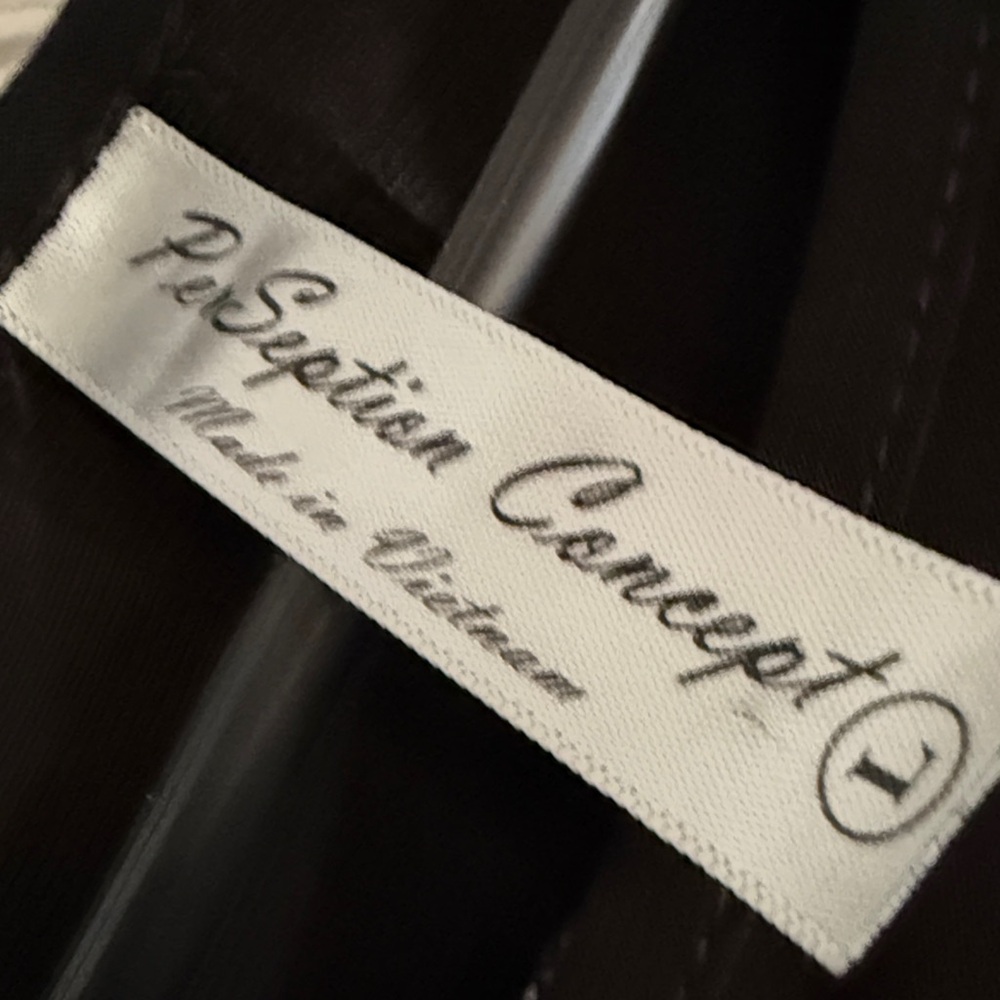 PerSeption Concept Black and White Label Detail
